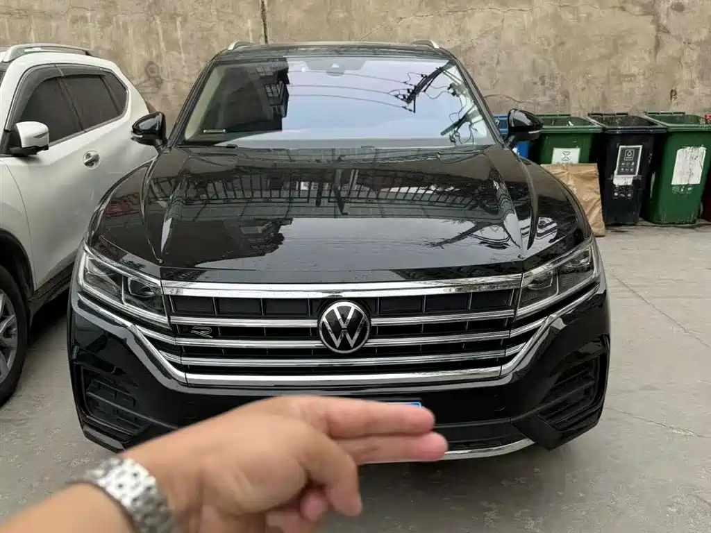 VOLKSWAGEN TOUAREG