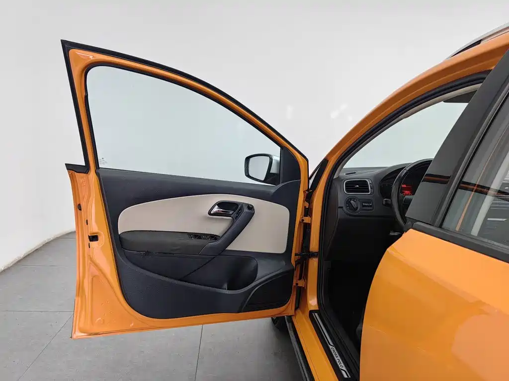 Volkswagen Polo 2013 2012 1.6L Cross Polo AT