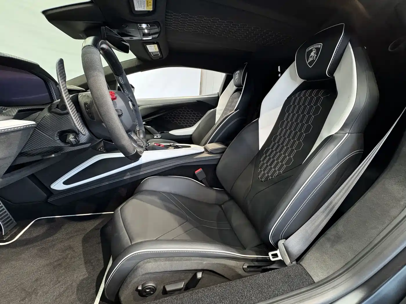 Lamborghini Revuelto 2023 6.5L PHEV Standard фото 9
