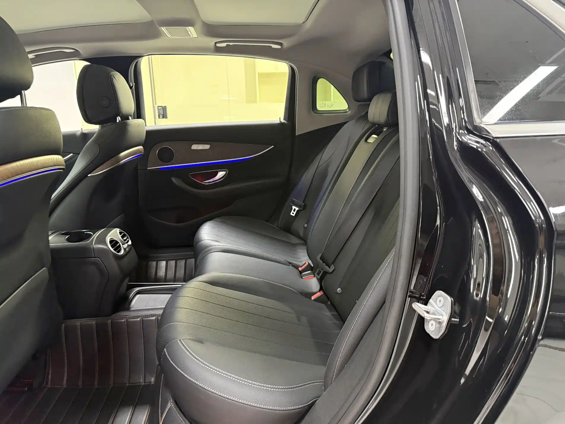 Photo 15 - Mercedes-Benz E-Class