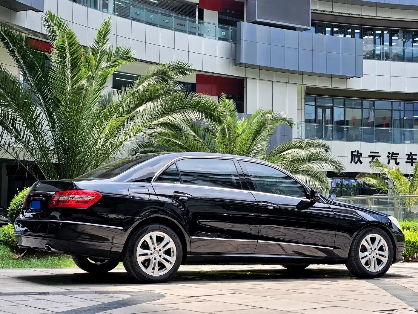 Mercedes-Benz E-Class 2011 E 300 L Fashion Premium фото 4