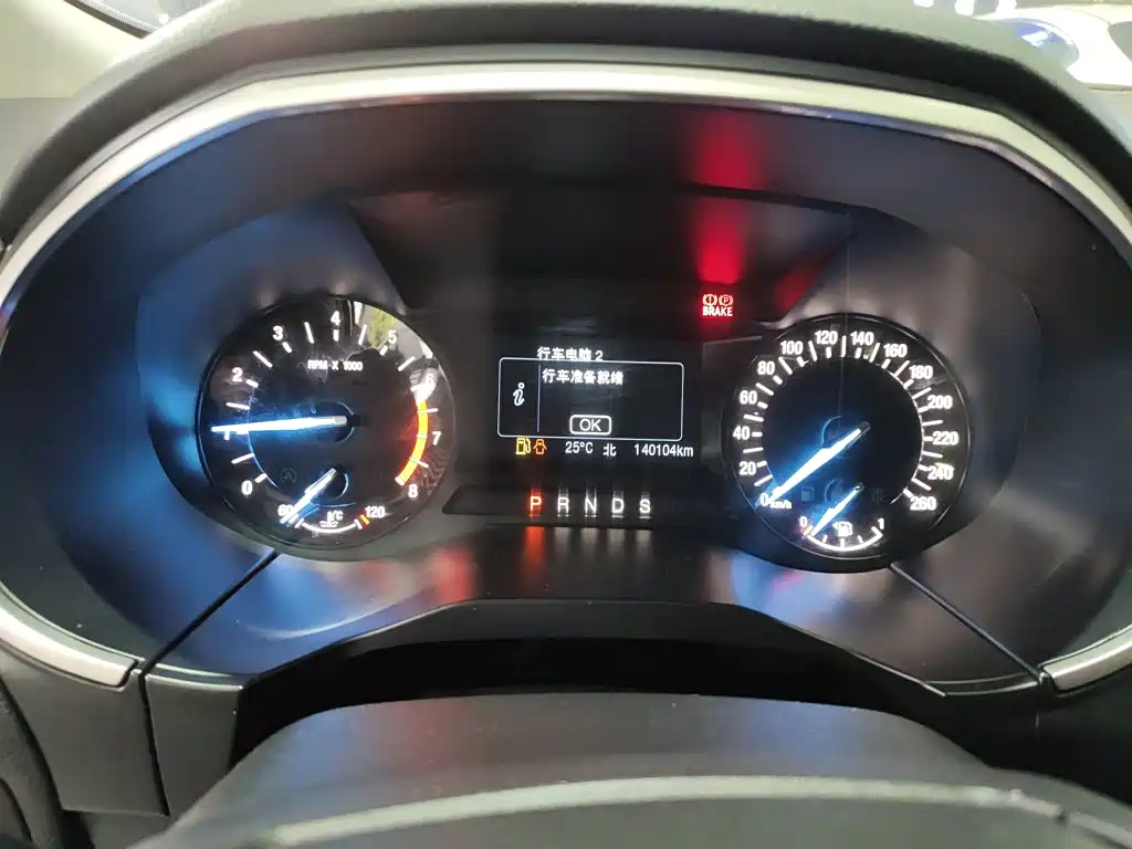 Фото 12 - Ford Edge