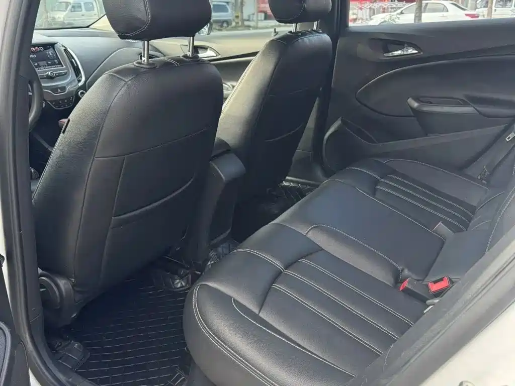 Фото 6 - Chevrolet Cruze