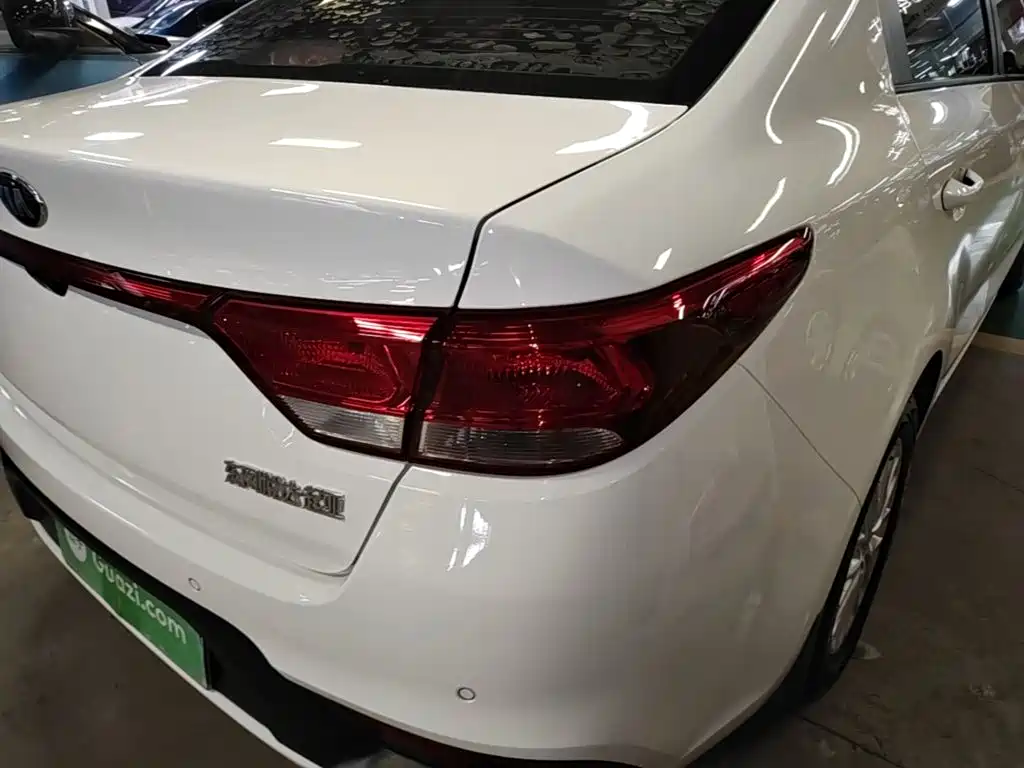 Kia K2 2018 2017 Sedan 1.4L AT GLS