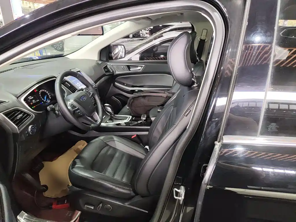 Фото 15 - Ford Edge