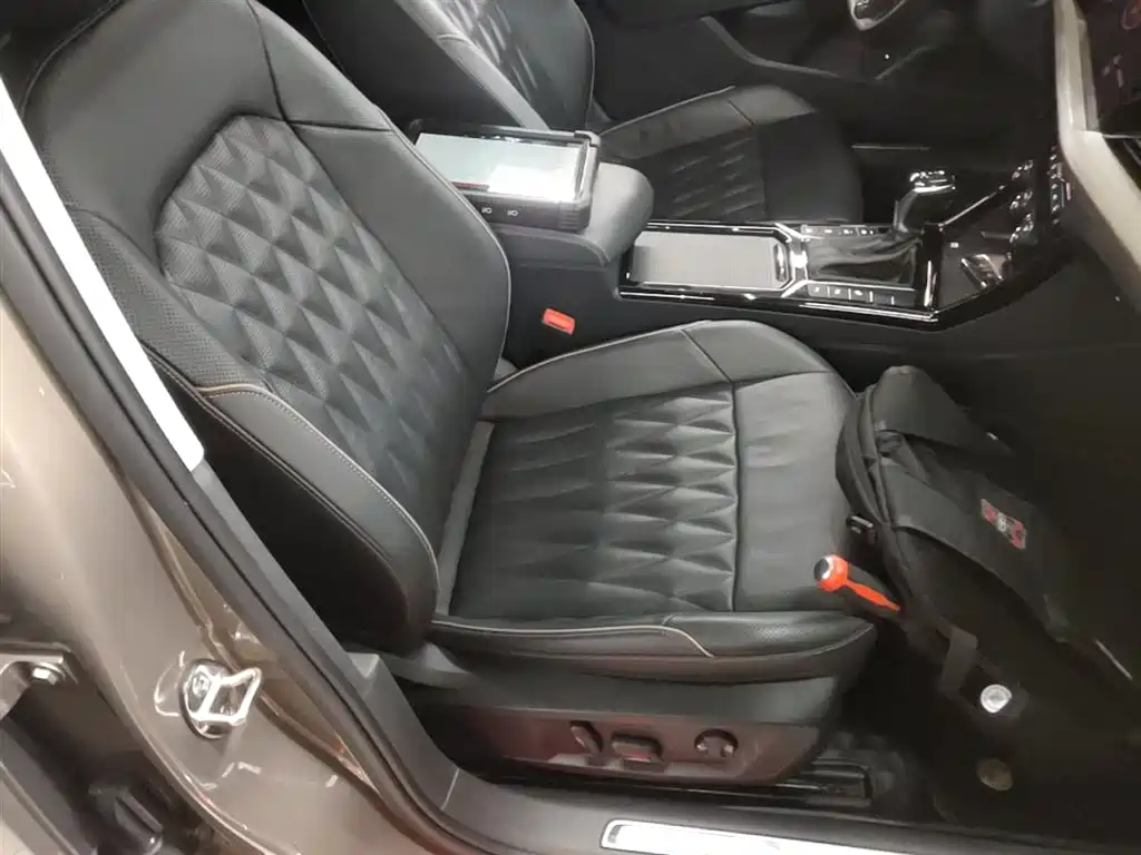 Volkswagen Passat 2019 330TSI Leading Premium Edition China V фото 25