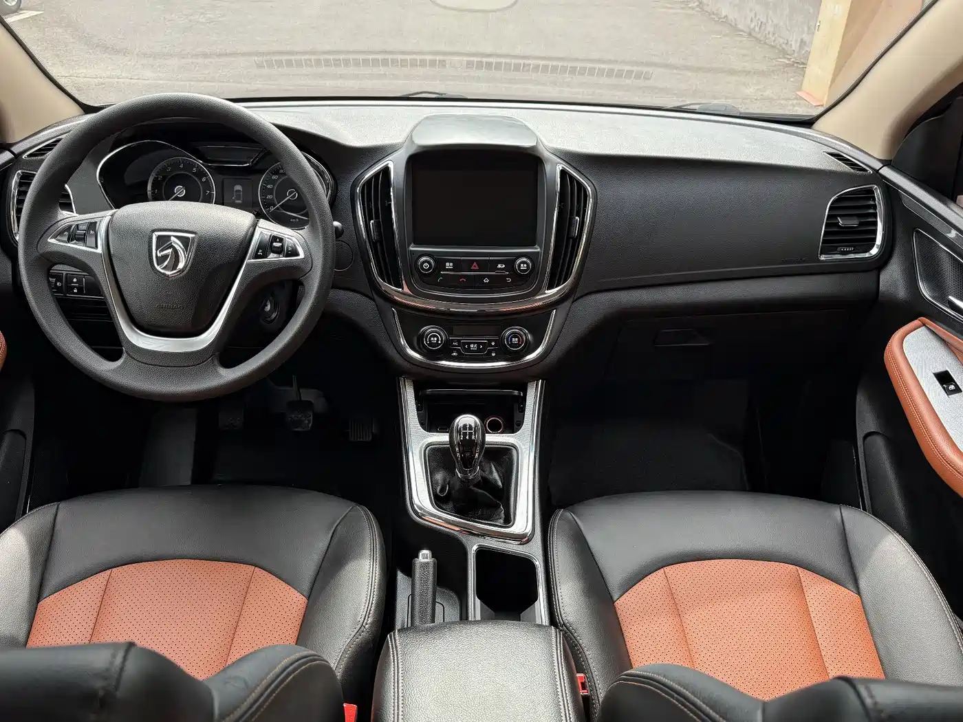 Baojun 560 2015 2015 1.8L Manual Elite