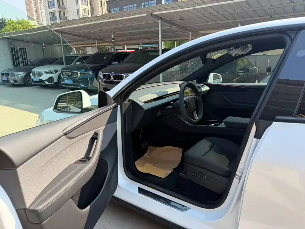 Tesla Model Y 2026 2026 Rear-Wheel Drive
