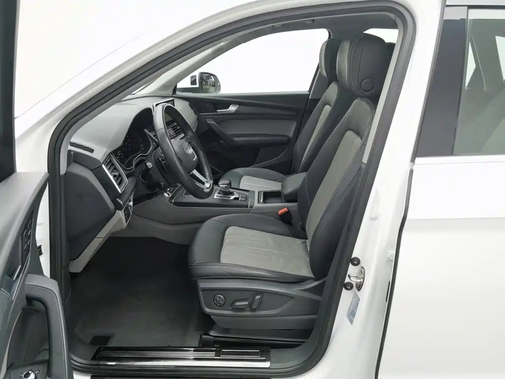 Фото 10 - Audi Q5L