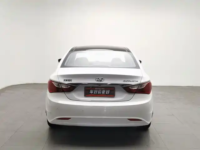 Hyundai Sonata 2011 2.0L Automatic Luxury — фото 4