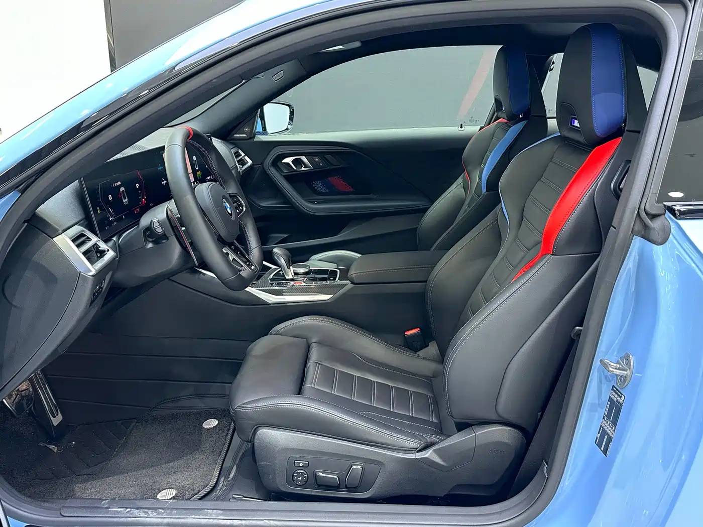 BMW M2 2024 M2 фото 9