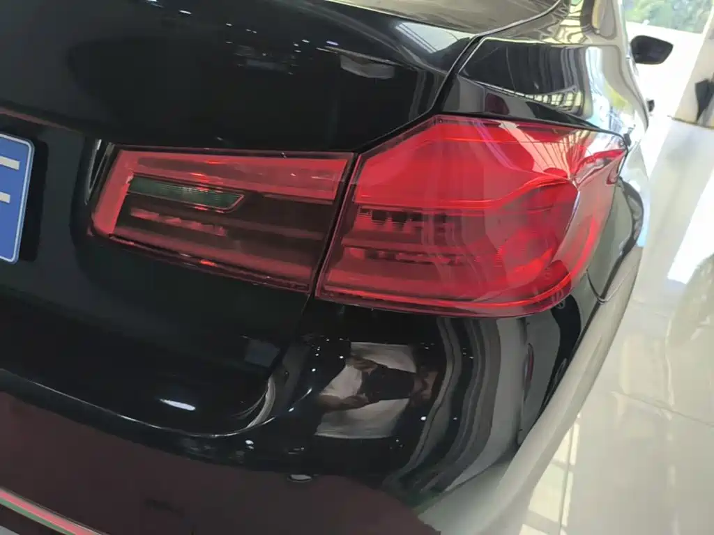 صورة 8 - BMW 5 Series