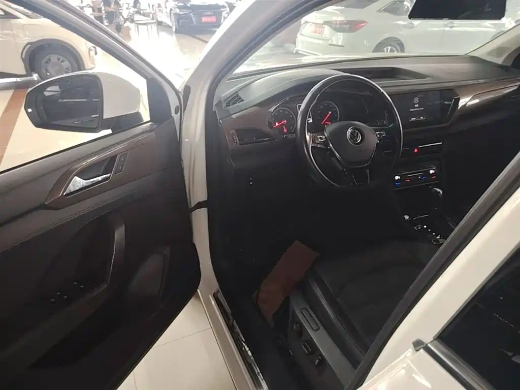 VOLKSWAGEN TUYUE