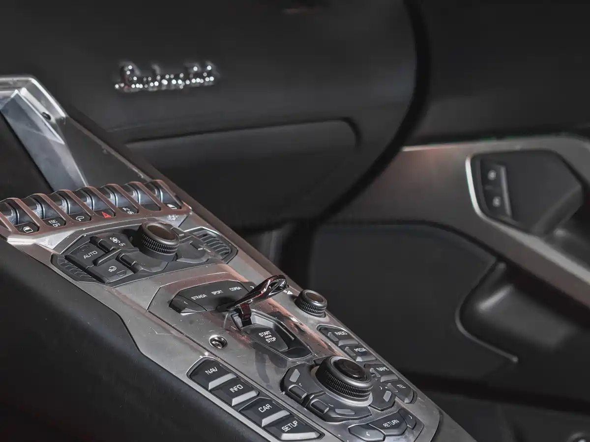 Lamborghini Aventador 2011 LP 700-4 фото 13