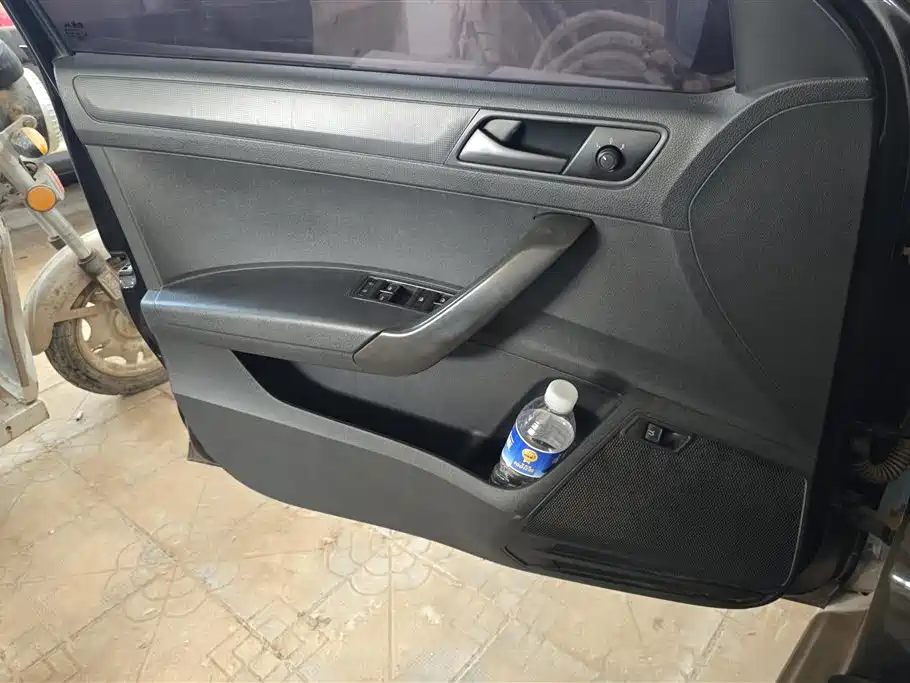 Volkswagen Santana 2016 1.4L Manual Trend Edition фото 7