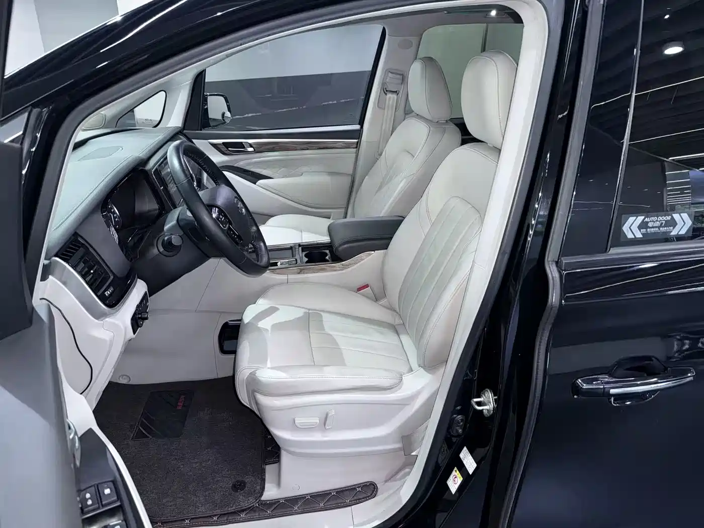 GAC Trumpchi Trumpchi M8 2018 320T Premium Edition фото 10