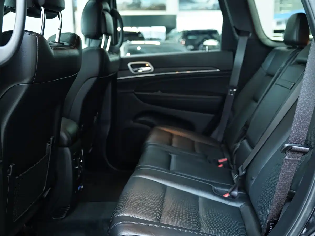 JEEP GRAND CHEROKEE (IMPORTED)