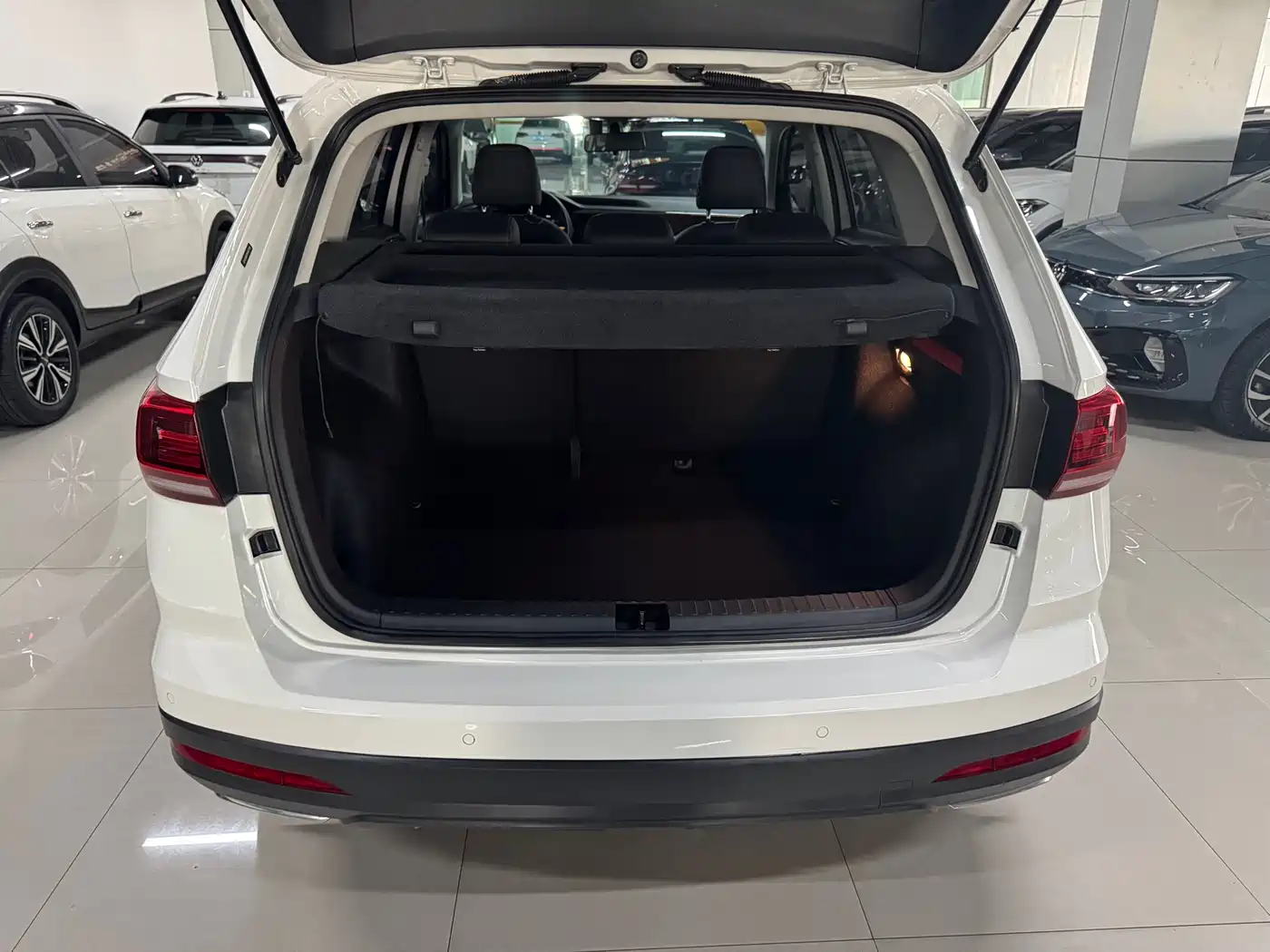 Volkswagen Tharu 2022 280TSI FWD Luxury Edition фото 13