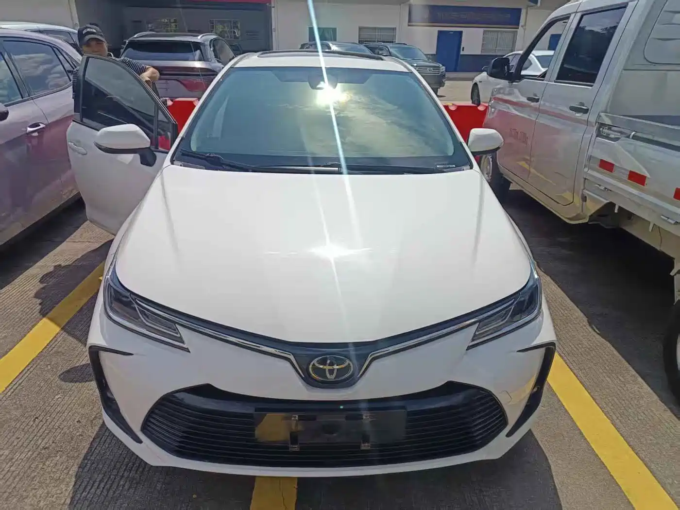 Toyota Corolla 2021 TNGA 1.5L CVT Elite Edition фото 2