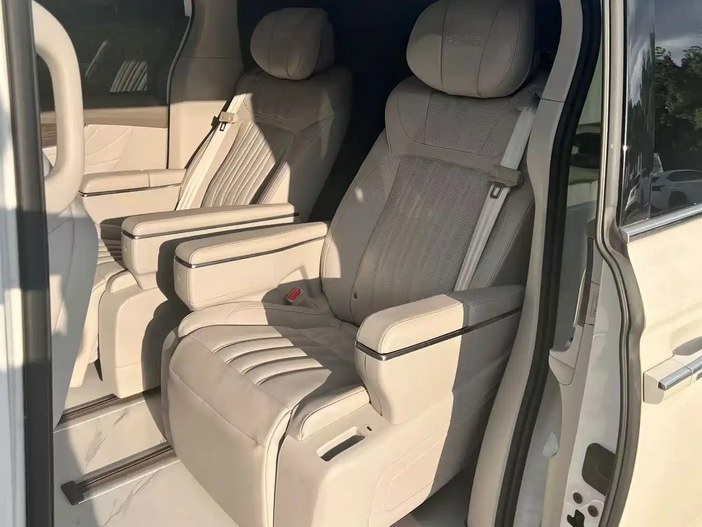 Roewe iMAX8 2024 2023 400TGI Cross Edition