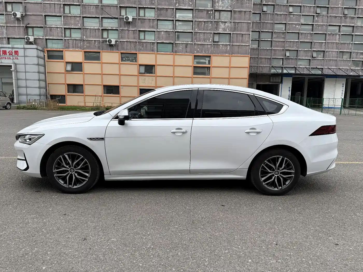 BYD Qin PLUS 2021 EV 500KM Luxury Model фото 4