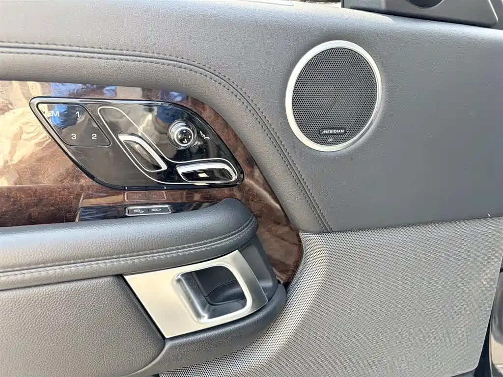 Land Rover Range Rover 2020 3.0 L6 Shengshi Edition фото 16