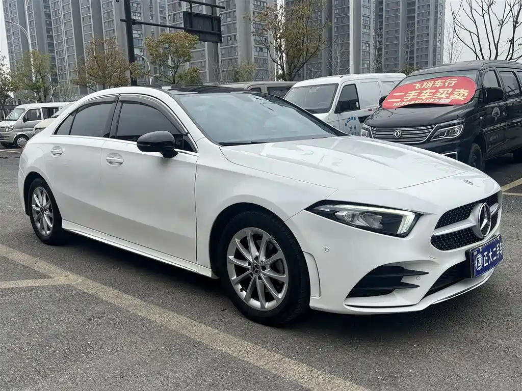 Mercedes-Benz A-Class 2020 Facelift A 200 L Sport Sedan Dynamic фото 3