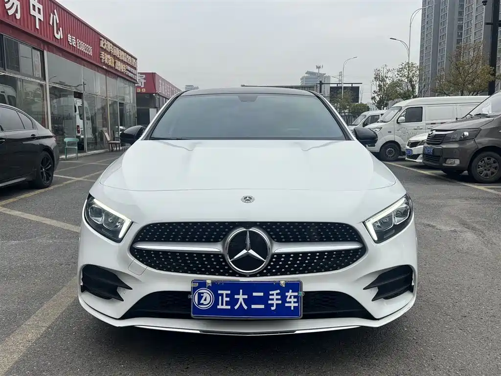 Mercedes-Benz A-Class 2020 Facelift A 200 L Sport Sedan Dynamic фото 2