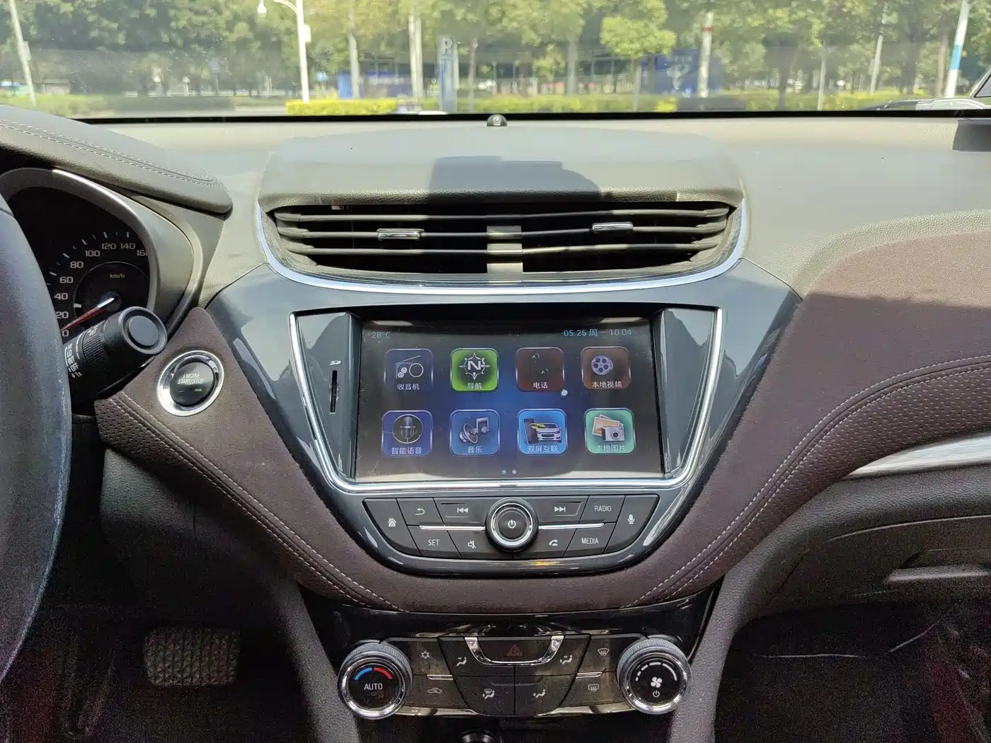 Chevrolet Malibu 2016 2.0L Automatic Luxury фото 17