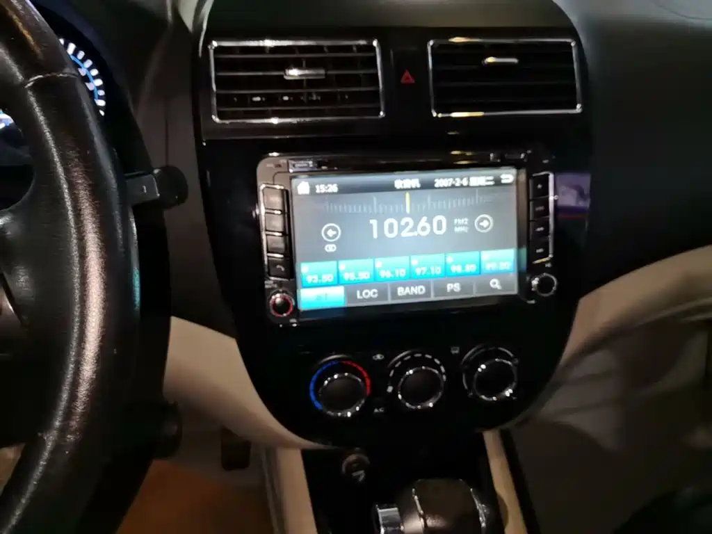 Dongfeng Fengxing Joyear XV 2015 2015 1.6L CVT Luxury