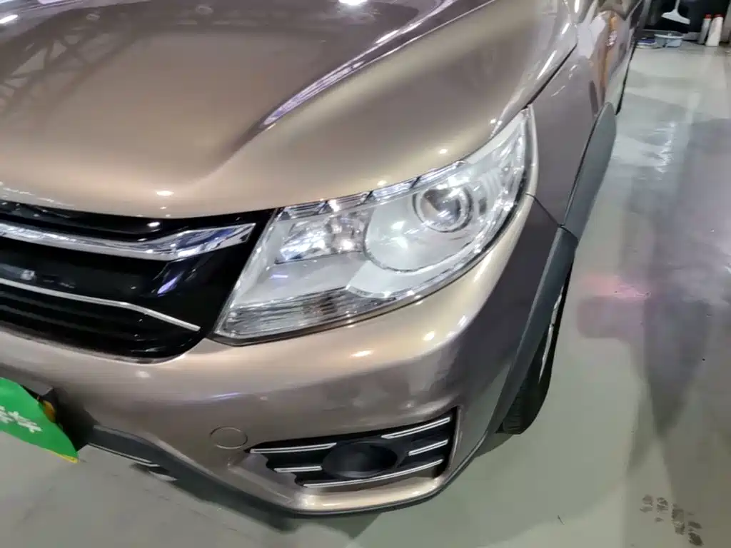 Dongfeng Fengxing Joyear XV 2015 2015 1.6L CVT Luxury