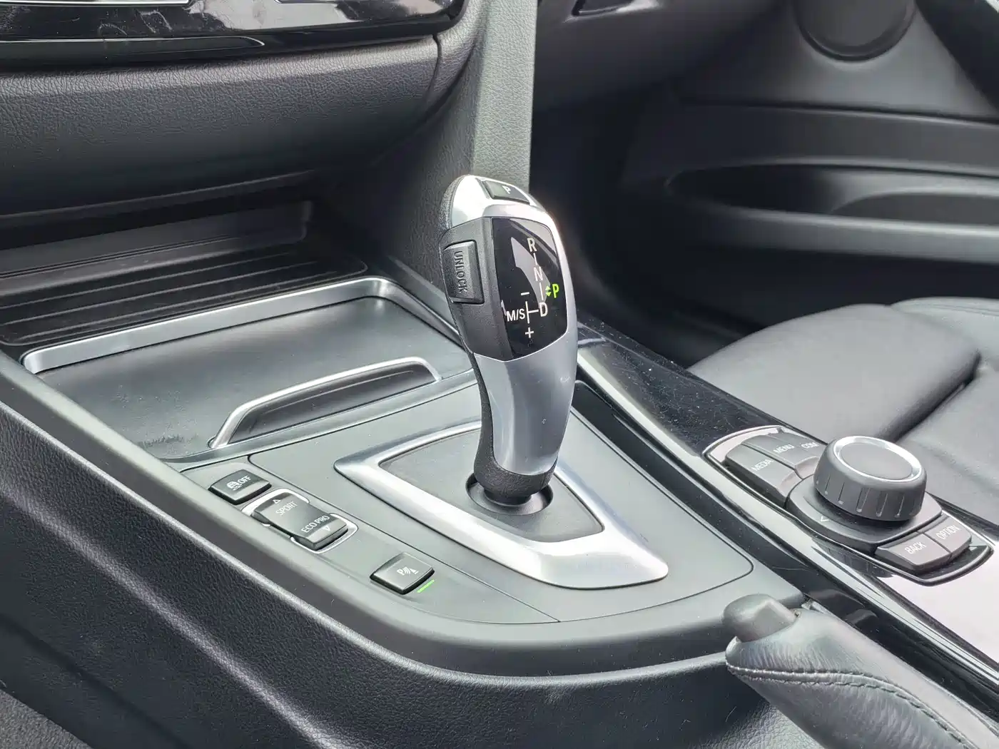 BMW 3 Series GT 2018 320i Fashion фото 9