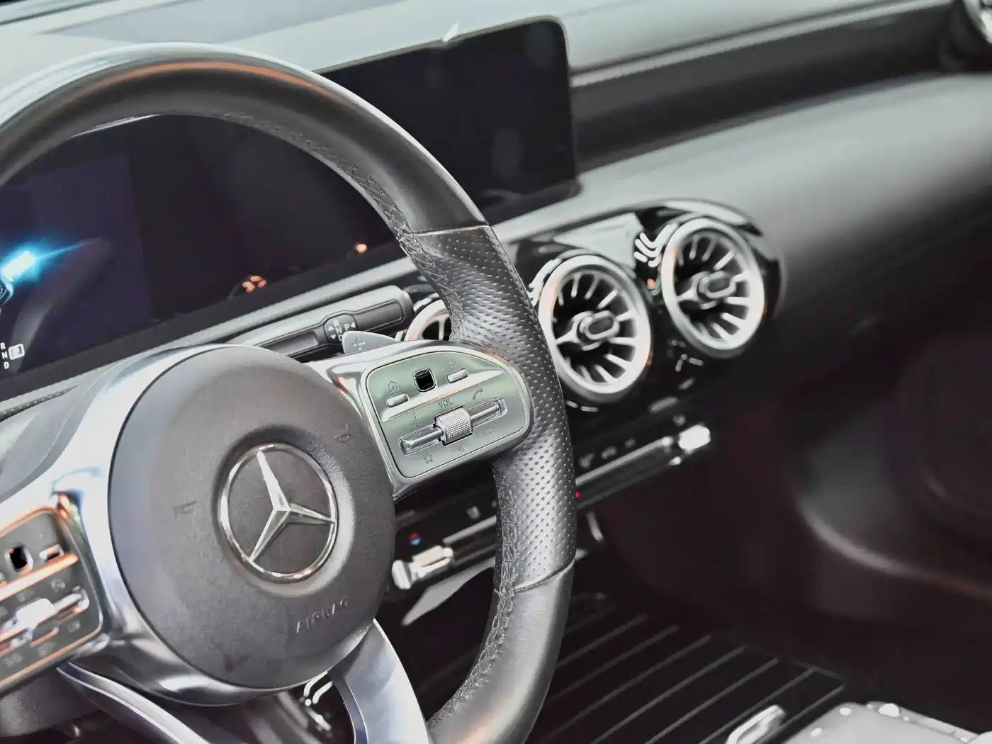 Mercedes-Benz A-Class 2022 A 200 L Sport Sedan Style фото 21