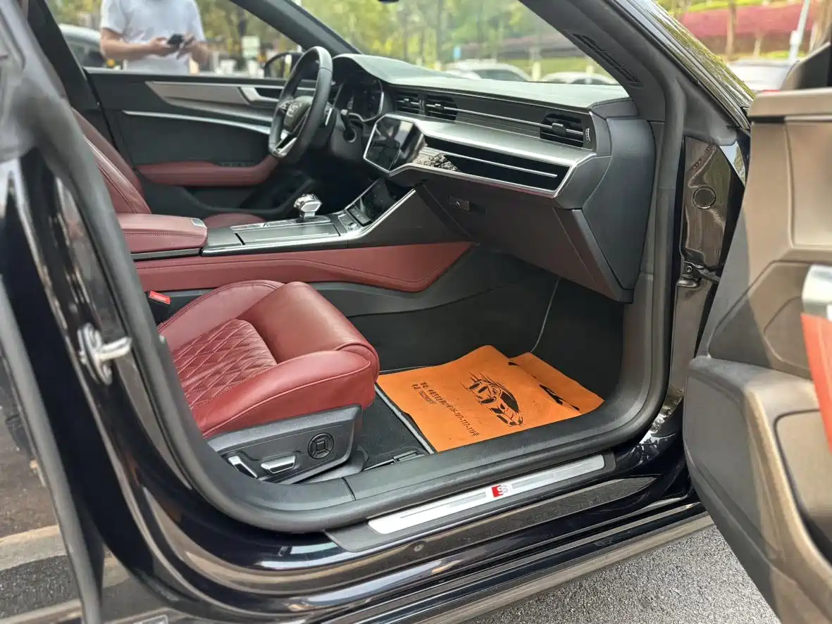 Audi A7L 2024 45 TFSI quattro S-line Black Warrior Edition фото 15