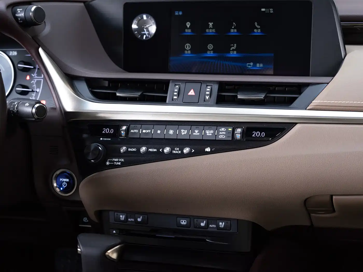 Фото 17 - Lexus ES