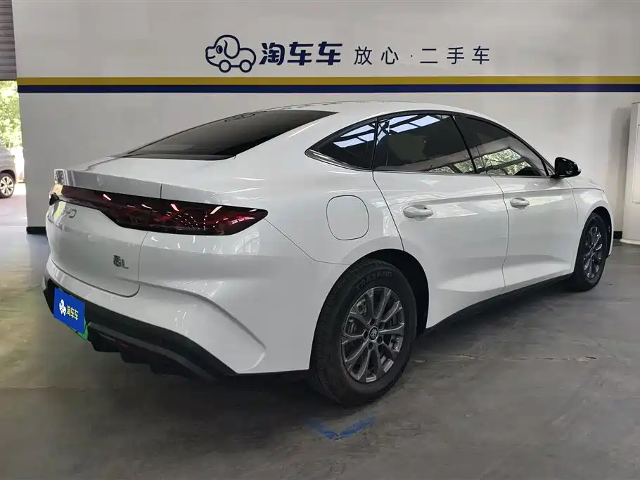 BYD Qin L 2024 DM-i 80KM Leading Edition фото 3