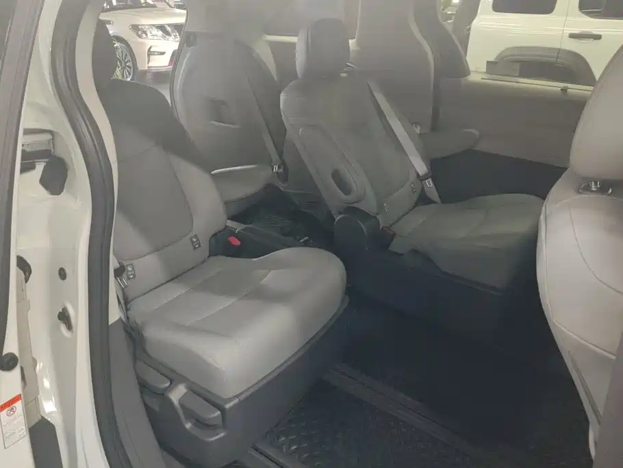 Toyota Granvia 2025 2024 2.5L Hybrid Comfort