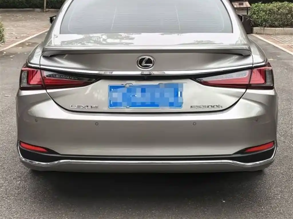 Lexus ES 2022 300h Ultimate Edition фото 5