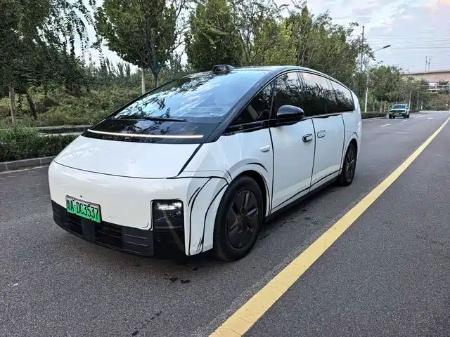 Li Auto MEGA 2024 Ultra