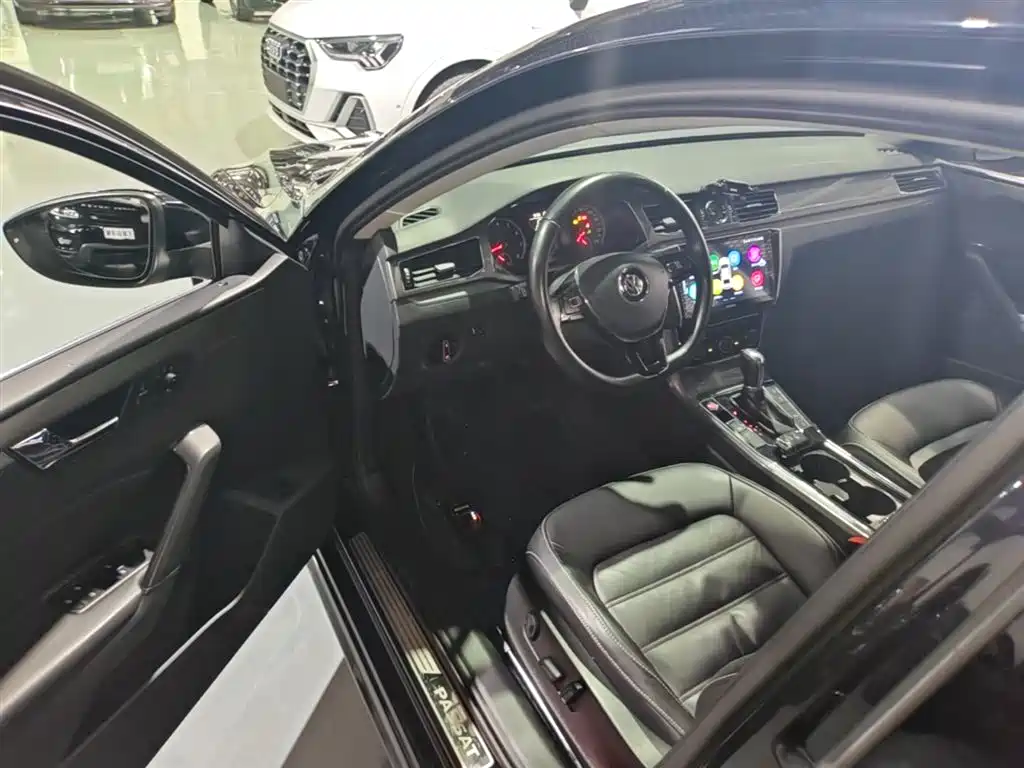 Volkswagen Passat 2017 280TSI DSG Prestige фото 16