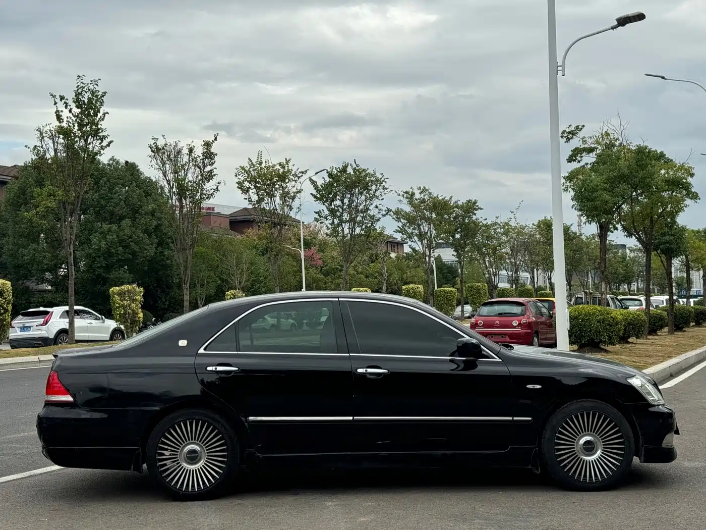 Photo 12 - Toyota Crown