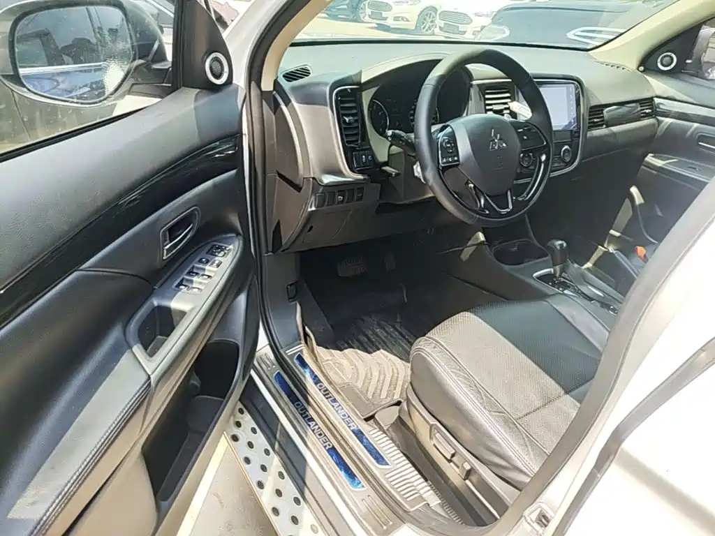 Mitsubishi Outlander 2017 2016 2.4L 4WD Elite Edition 5-seater