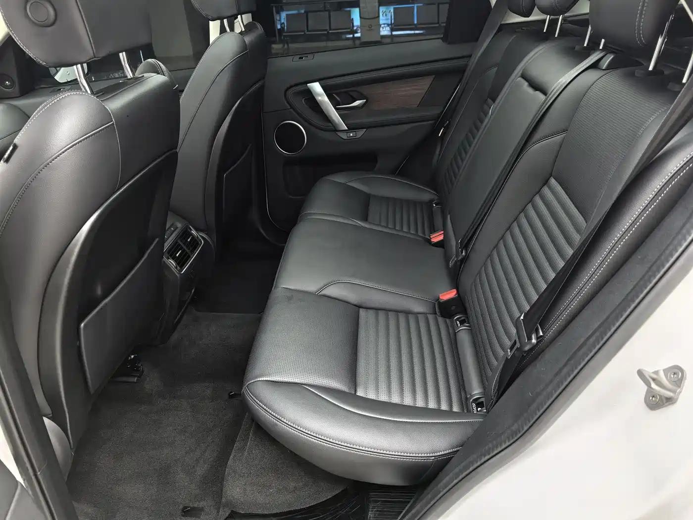 Land Rover Discovery Sport 2024 Performance Technology Edition фото 9