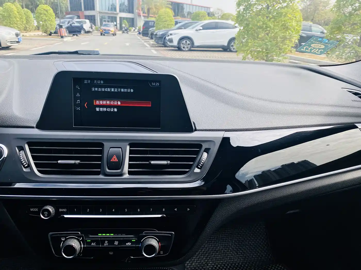 BMW 1 Series 2018 118i Sport Edition фото 16