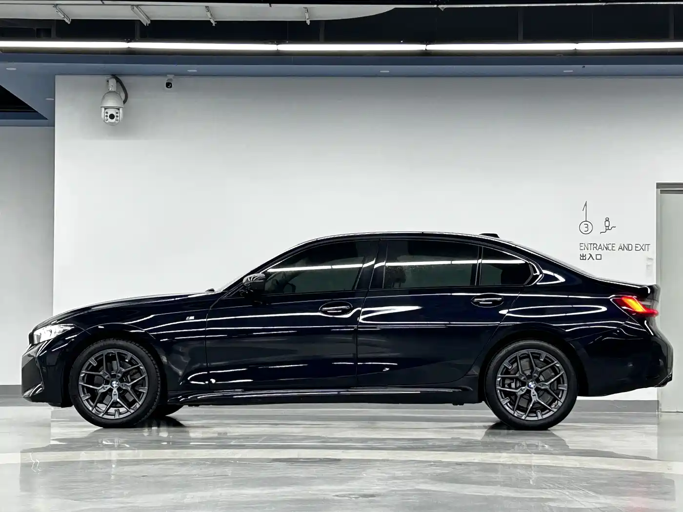 BMW 3 Series 2024 330Li M Sport Shadowline Package фото 7
