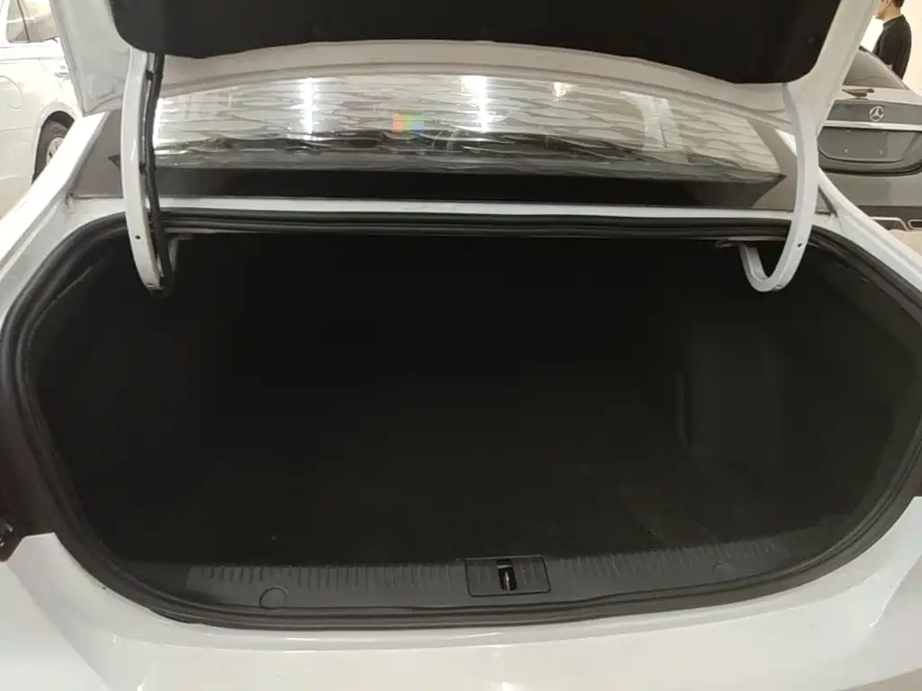 Roewe i6 2018 2018 20T Automatic Flagship Edition