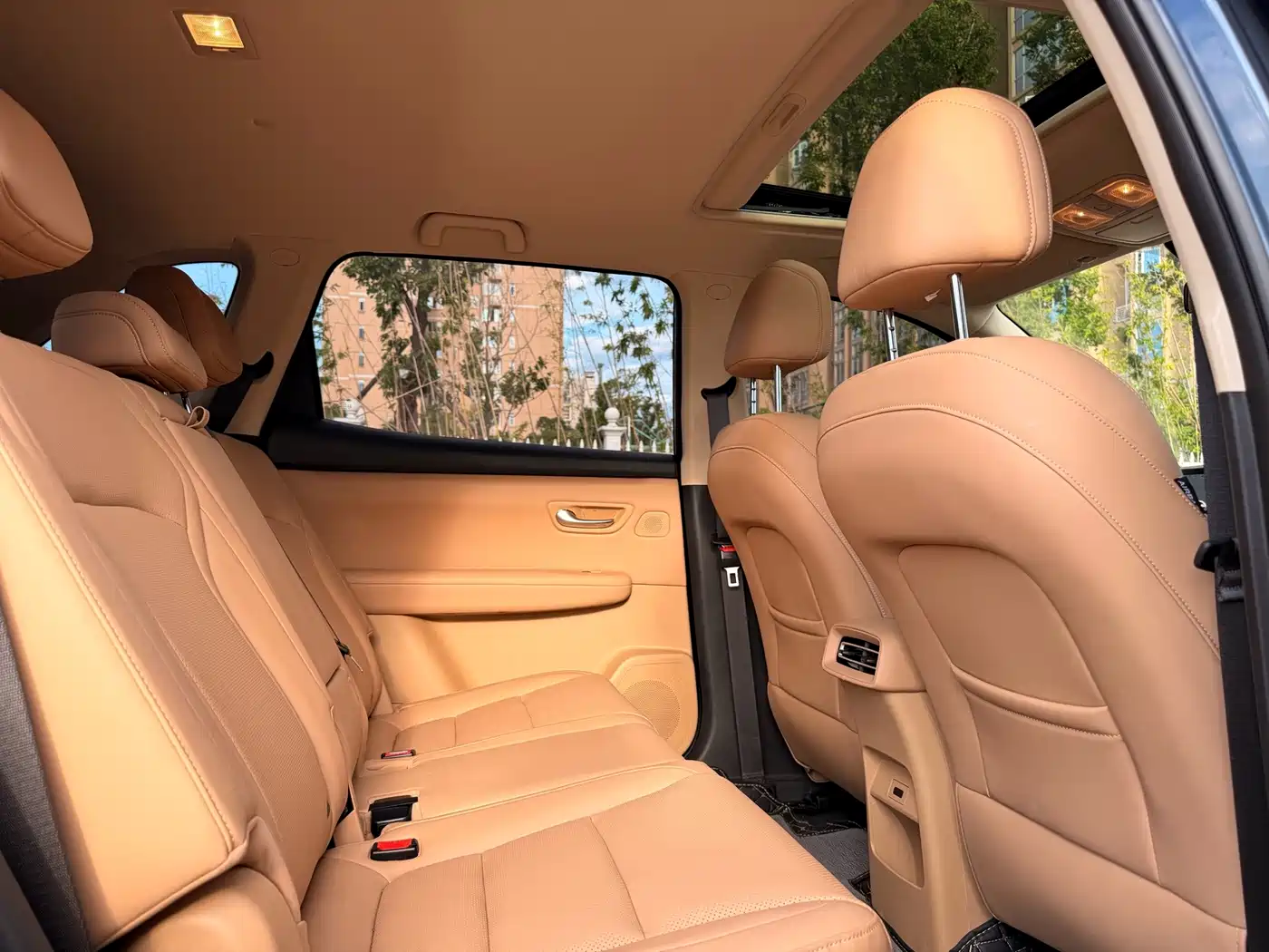 Landian E5 PLUS 2026 2026 165km Long Range First Experience Edition (7-seater)