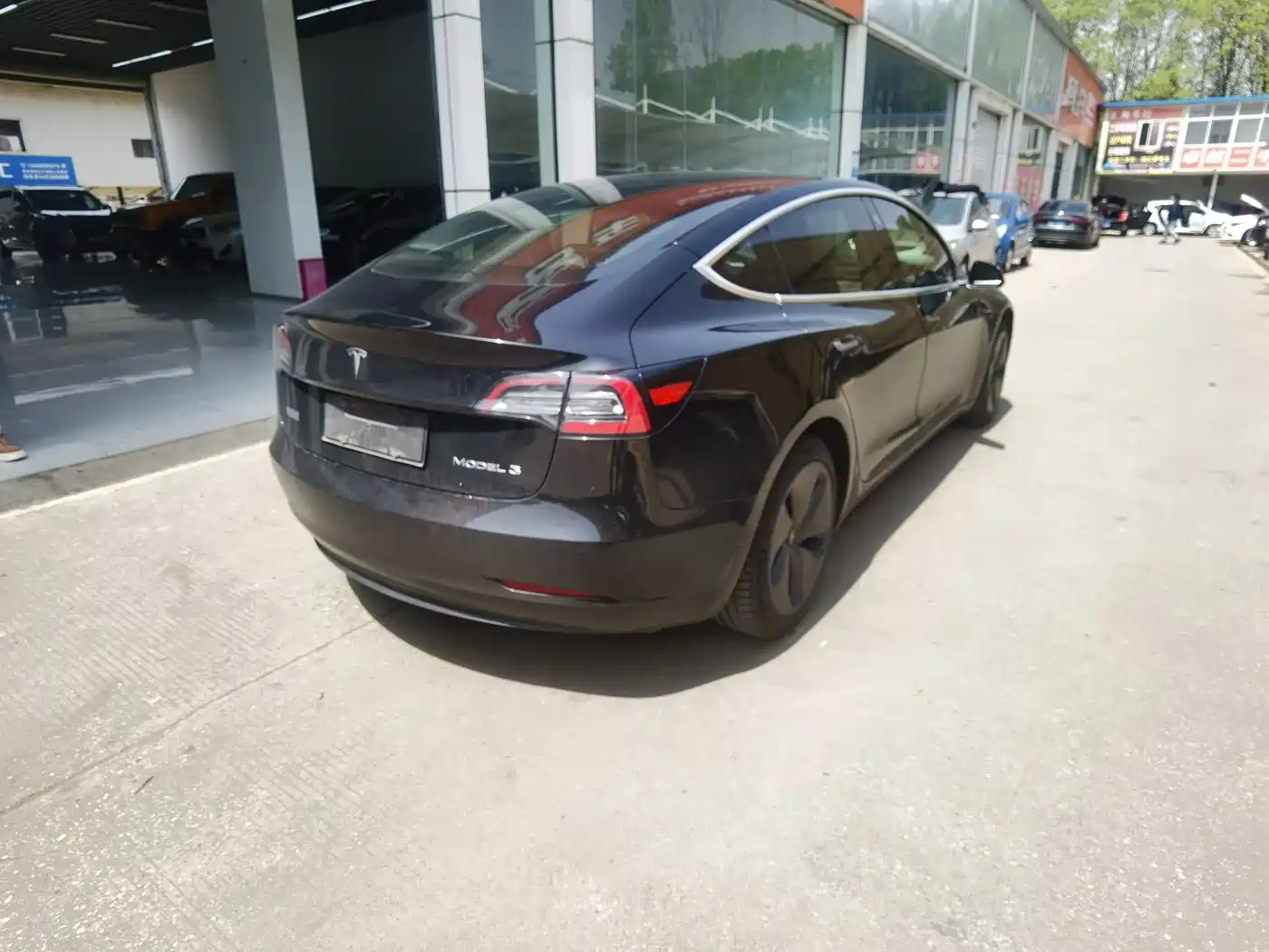 TESLA MODEL 3