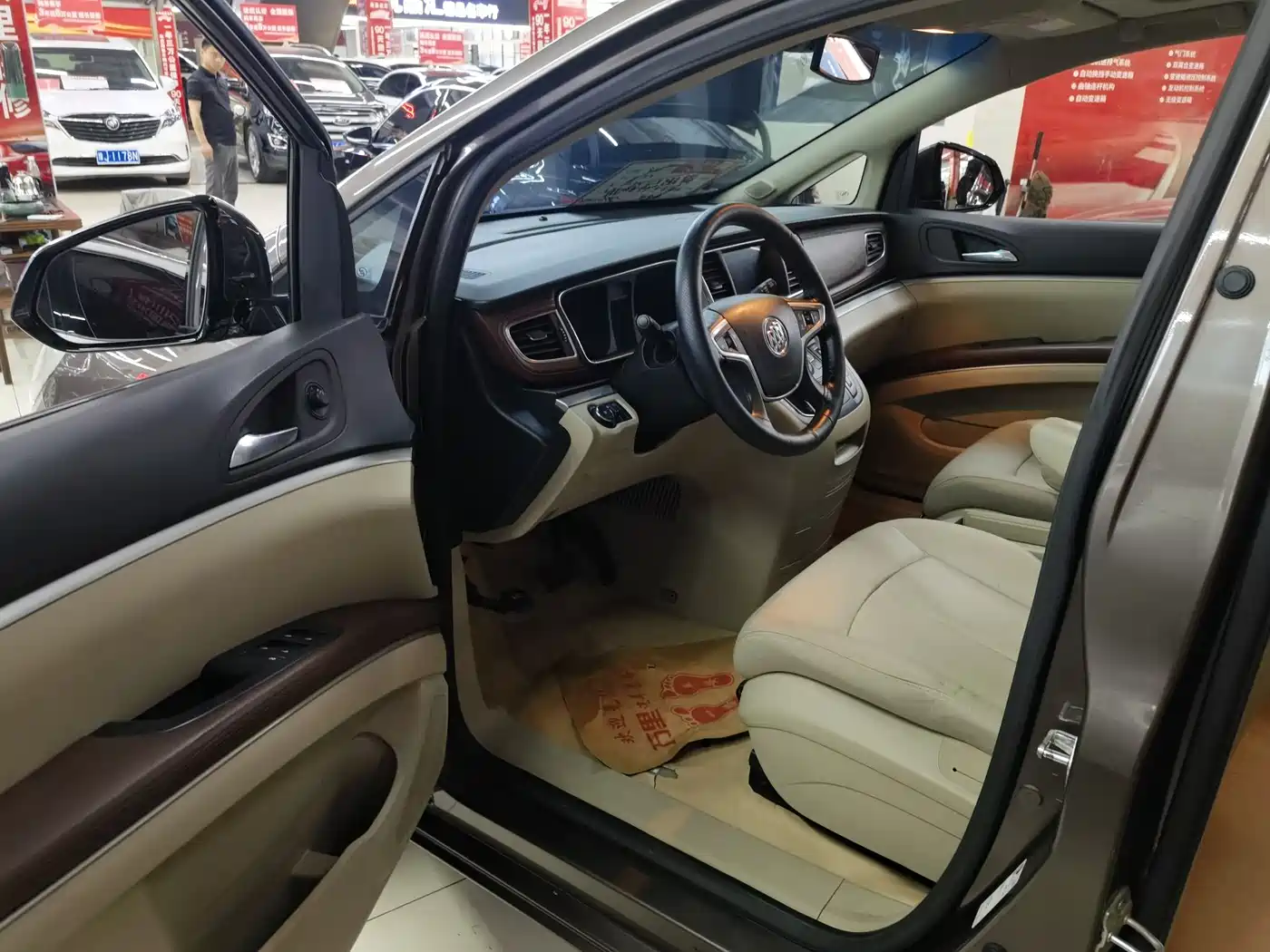 Buick GL8 2017 25S Luxury China V фото 6
