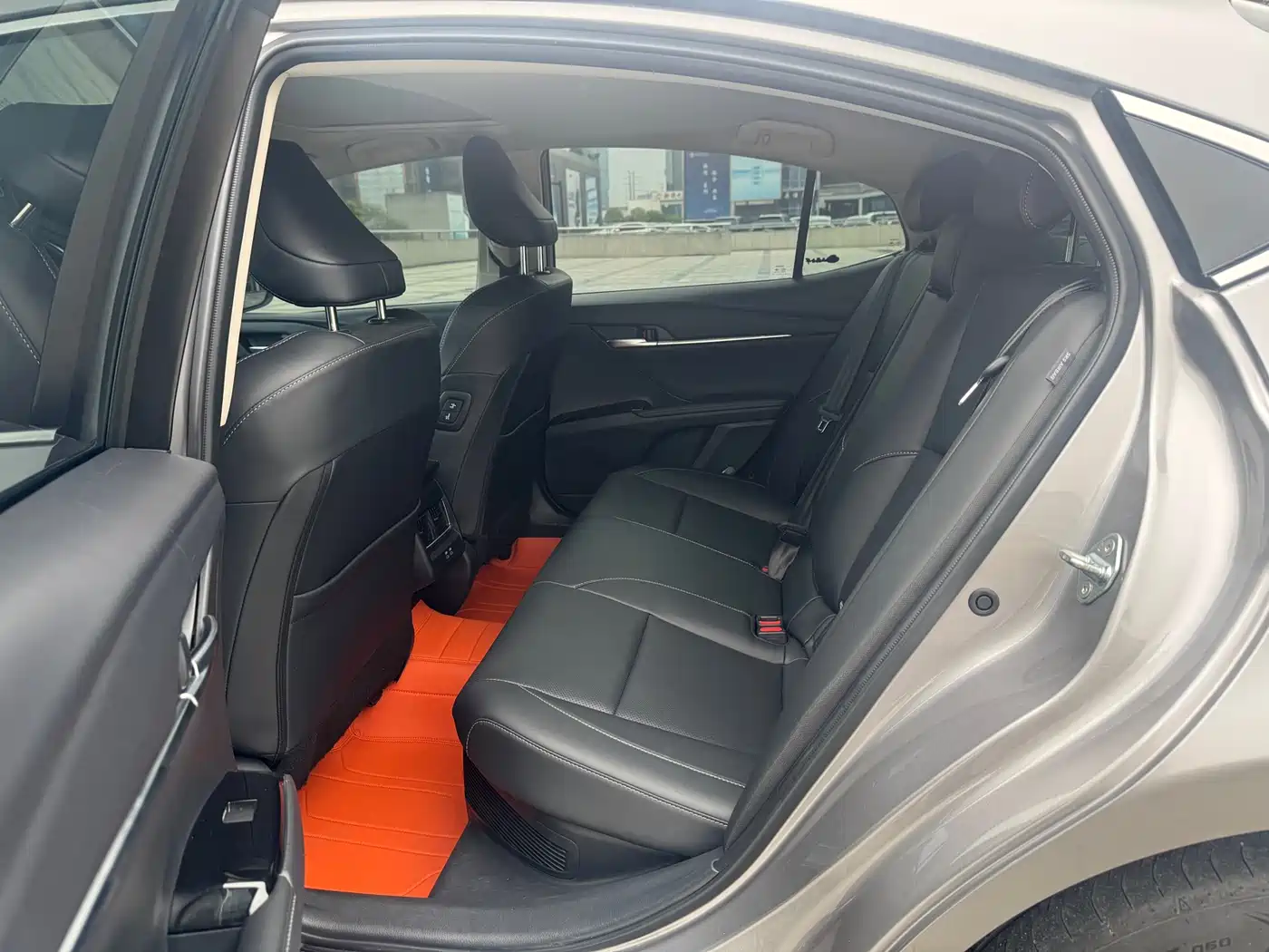 Toyota Camry 2026 Hybrid 2.0HSE Sport Lite Edition фото 10